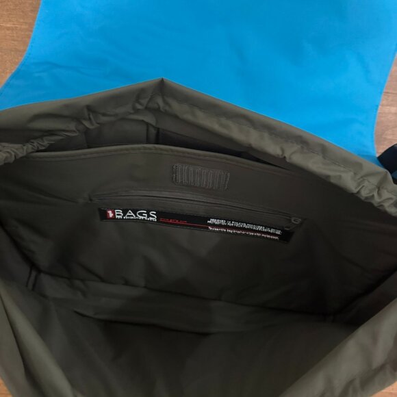 Golla Genmob “Generation Mobile” Messenger Bag – Blue/ tinted Olive green - Picture 8 of 8